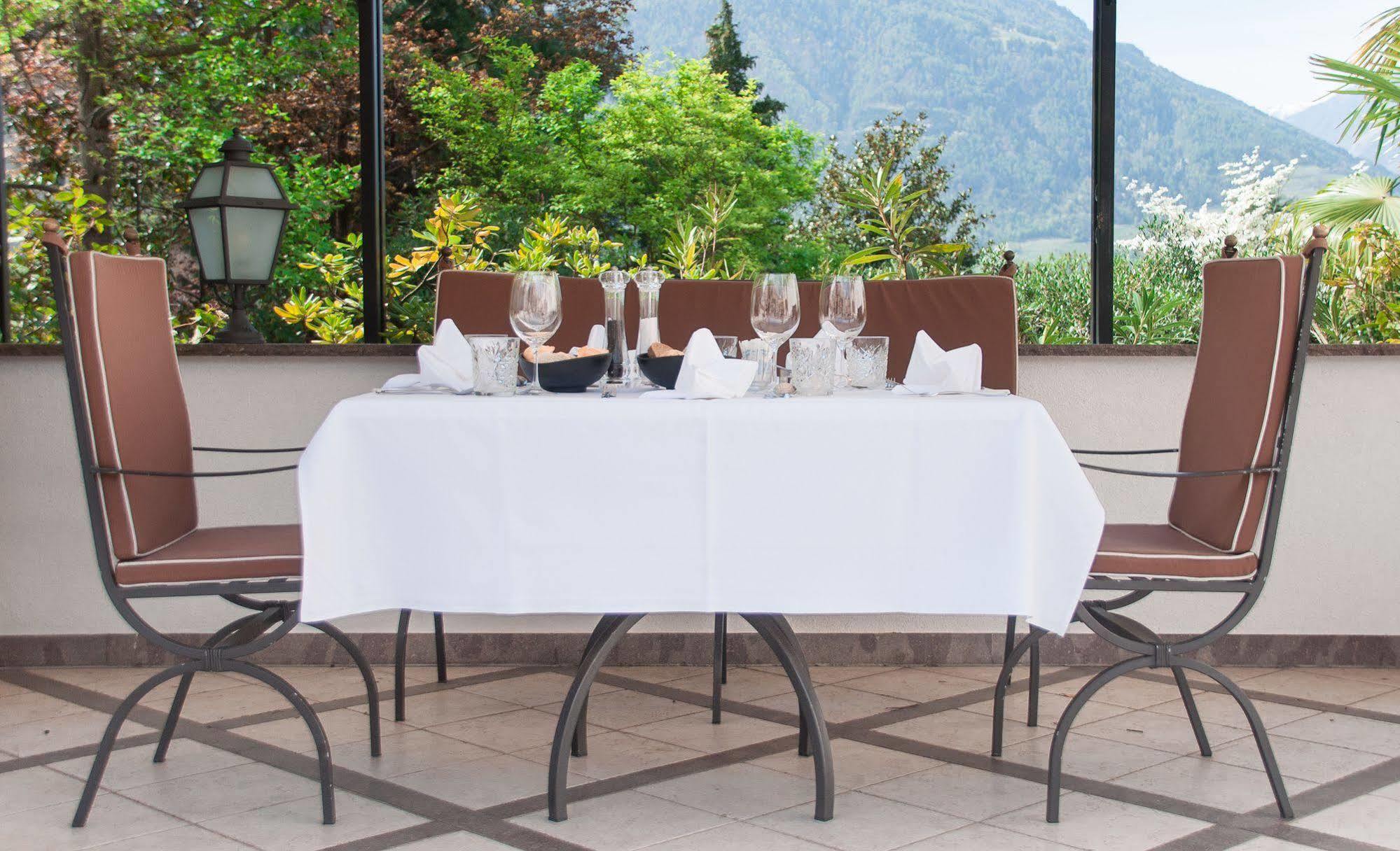 Hotel Castel Rundegg (Adults Only) Merano Exteriör bild