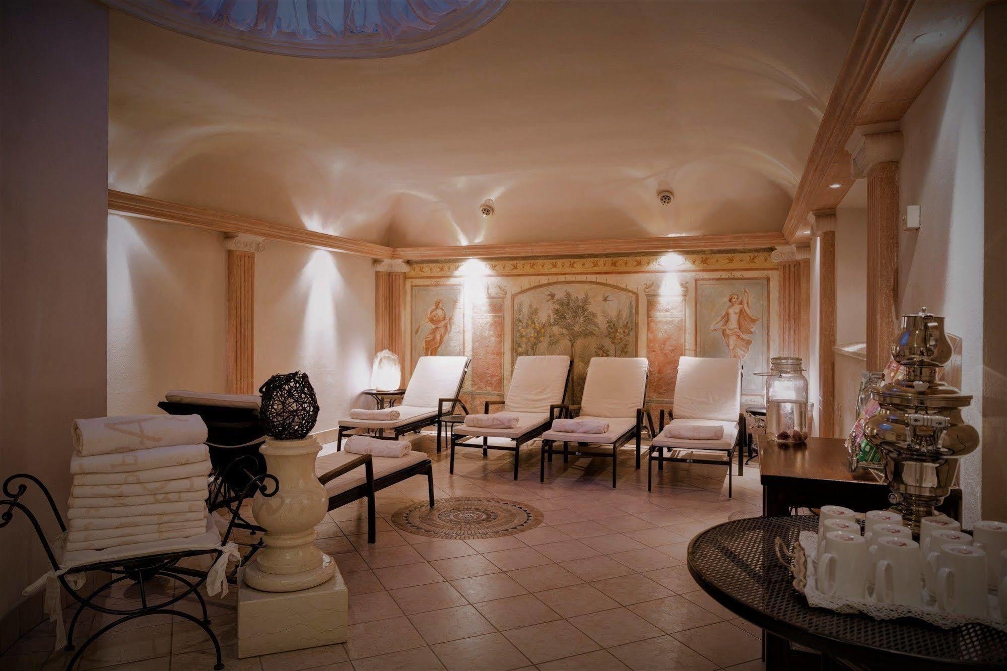 Hotel Castel Rundegg (Adults Only) Merano Exteriör bild